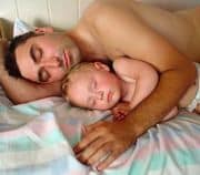 Kind bij ouders in bed