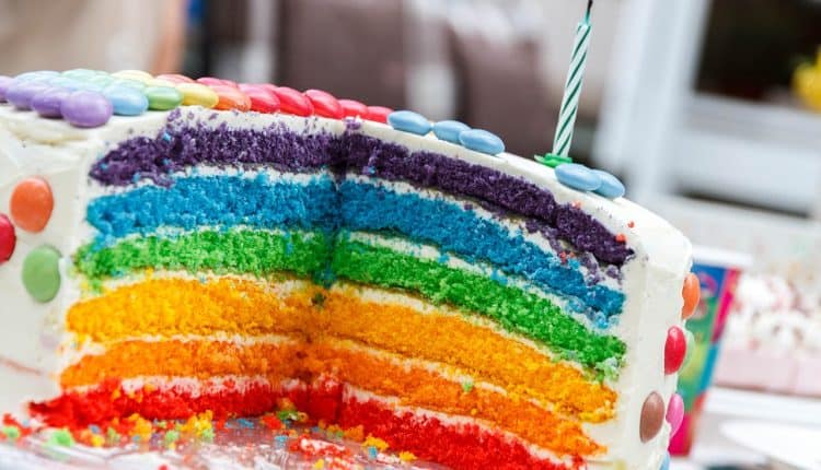Verjaardagstaart regenboog