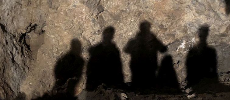 bezoek aan druipstengrot dinant schaduw 5 personen