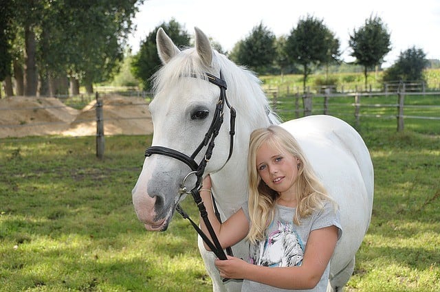 Kind met pony paard