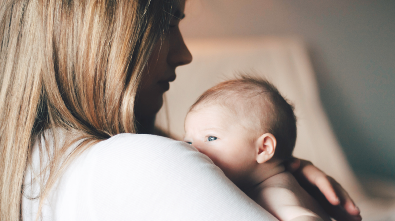 Laat je zien Accountant Moeras Baby 4 weken oud: voeding, slapen, huilen, verkouden, lichaamstaal